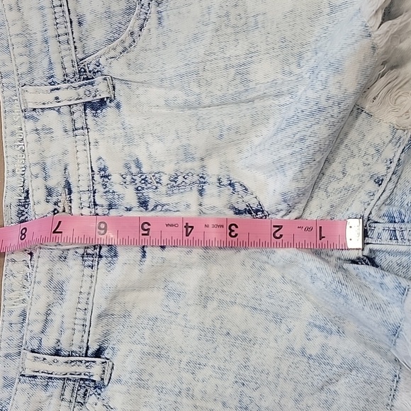 Mossimo Size 8 / 29 Acid Wash Lace Accent Denim Short-Shorts Excellent Used Cond - Picture 7 of 10